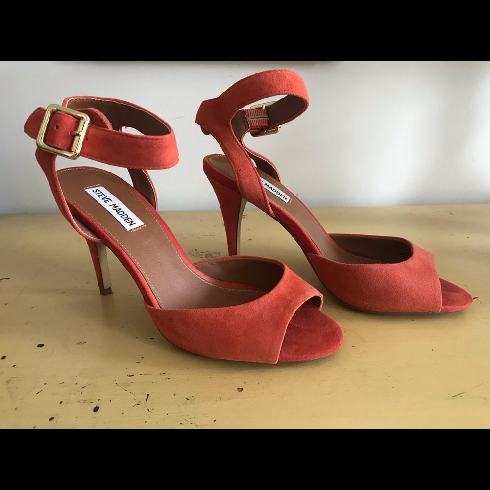 Stowick Coral Suede Steve Madden T-Strap Pumps